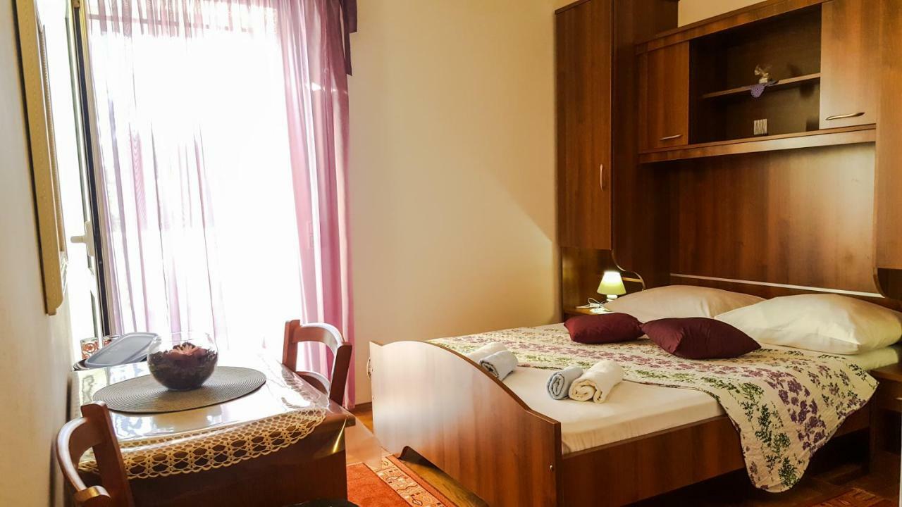 Guesthouse Sanela Pomena Eksteriør billede